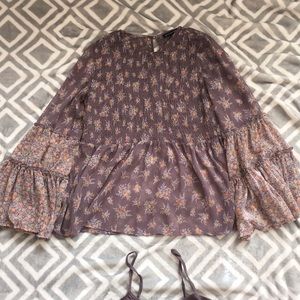American Eagle peasant floral blouse